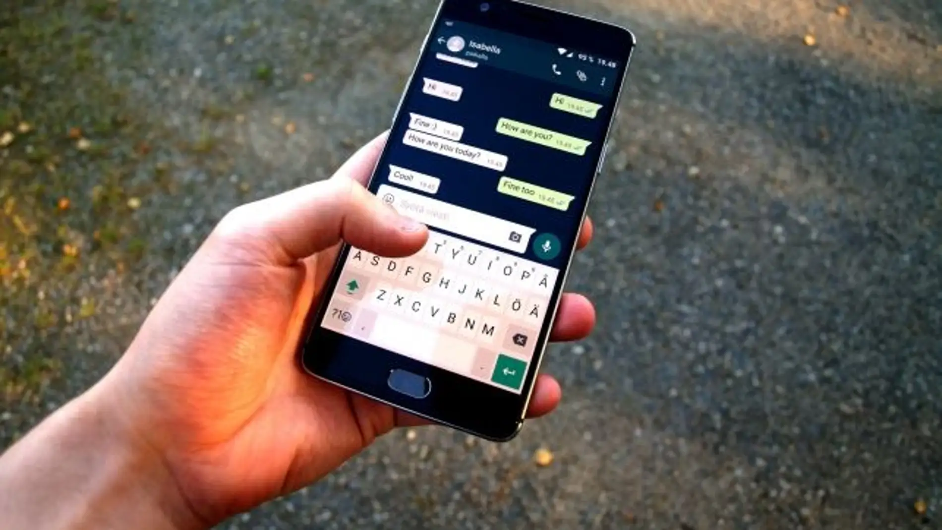 WhatsApp chatting_643x397 WhatsApp chatting_643x397