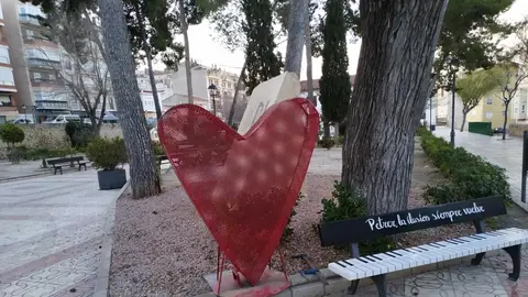 Contenedor para recoger tapones en Petrer. Contenedor para recoger tapones en Petrer.