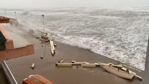 Los efectos de la borrasca Gloria en la playa de Miramar de Valencia Los efectos de la borrasca Gloria en la playa de Miramar de Valencia
