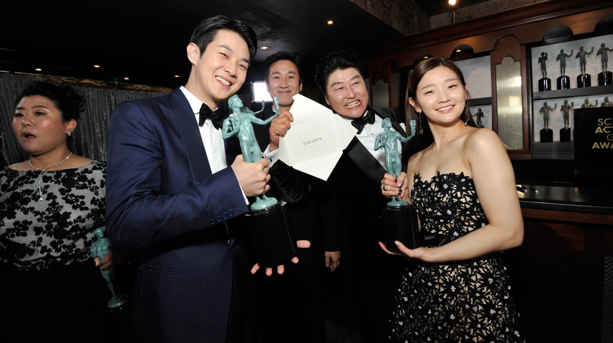 "Parásitos" da la campanada en los premios del Sindicato de Actores de Hollywood "Parásitos" da la campanada en los premios del Sindicato de Actores de Hollywood