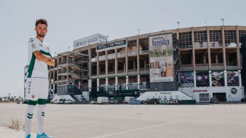 Andoni López, el día de su presentación como jugador del Elche CF. Andoni López, el día de su presentación como jugador del Elche CF.