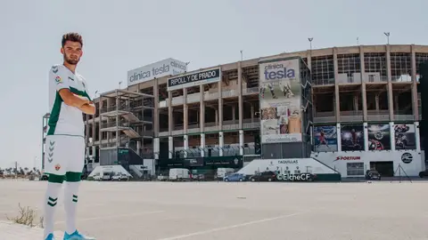 Andoni López, el día de su presentación como jugador del Elche CF. ELCHE CF