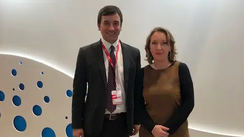 El director comercial de Trasmedterránea, Miguel Pardo, acompañado de Elka Dimitrova en Fitur 2020. Fitur 2020