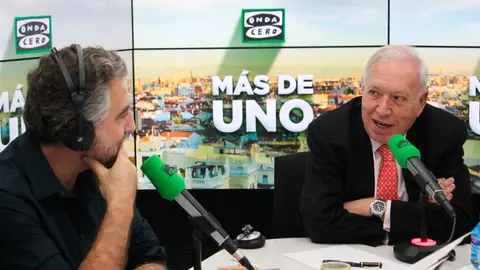 Carlos Alsina con José Manuel García-Margallo en Onda Cero Carlos Alsina con José Manuel García-Margallo en Onda Cero