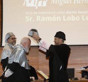 Ramón Lobo doctor Honoris Causa UMH Ramón Lobo doctor Honoris Causa UMH