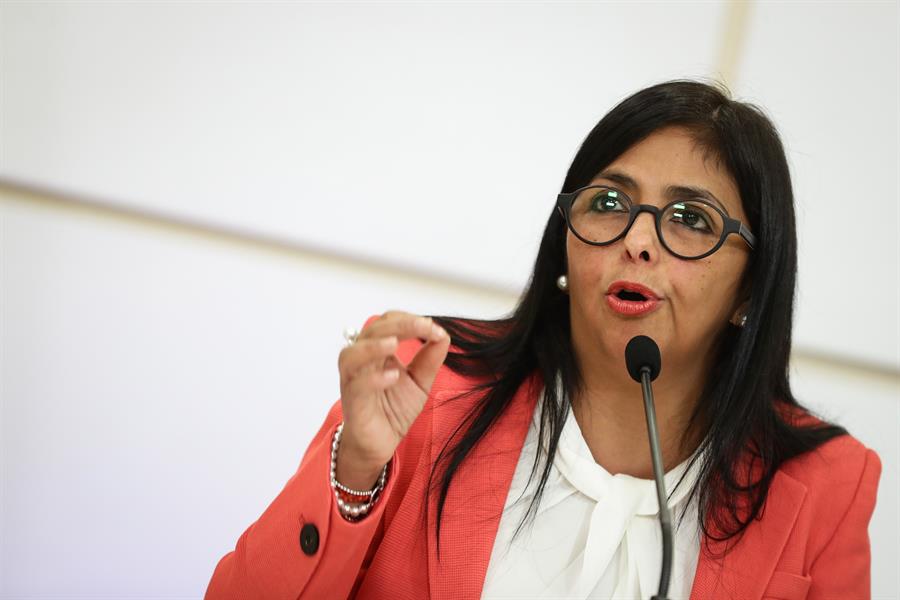 Persona física: Capítulo 3.819 del culebrón Delcy Rodríguez Persona física: Capítulo 3.819 del culebrón Delcy Rodríguez