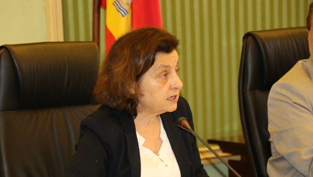 La Consellera, Fina Santiago, durante su comparecencia en el Parlament, para explicar los presuntos casos de explotación sexual de menores tutelados por el IMAS. 