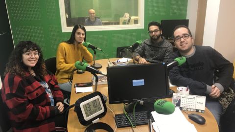 Alumnos da Farixa, para falar do seo proyecto audiovisual, Blink