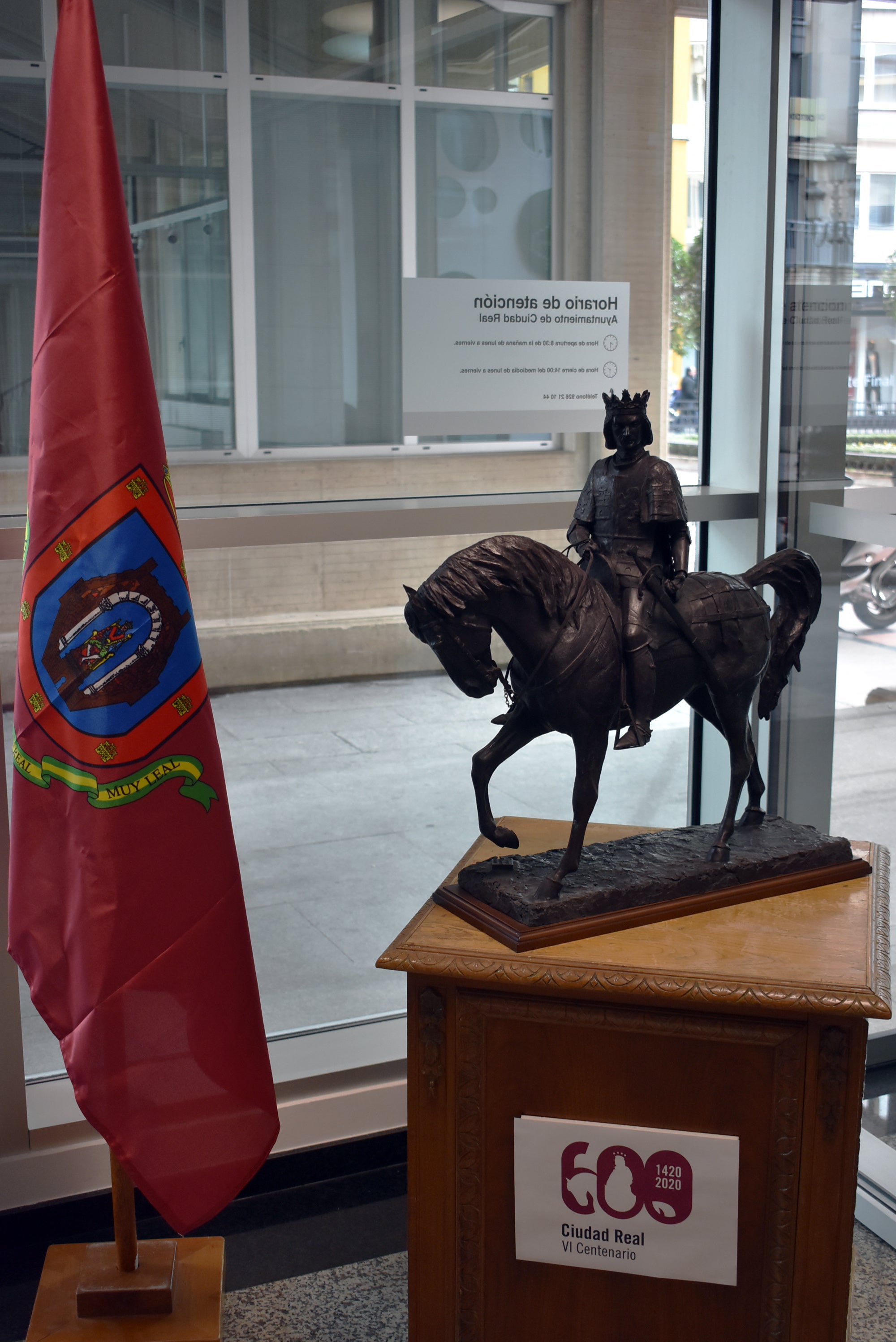 Juan II preside el hall del Ayuntamiento de Ciudad Real en conmemoración de su VI Centenario Juan II preside el hall del Ayuntamiento de Ciudad Real en conmemoración de su VI Centenario