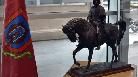 La imagen ecuestre de Juan II está instalada en el hall del Ayuntamiento La imagen ecuestre de Juan II está instalada en el hall del Ayuntamiento