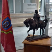 La imagen ecuestre de Juan II está instalada en el hall del Ayuntamiento La imagen ecuestre de Juan II está instalada en el hall del Ayuntamiento