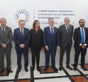 La Presidenta del Govern, Francina Armengol, junto a los Presidentes de Canarias, Ceuta y Melilla en la Cumbre que se celebra en Las Palmas. La Presidenta del Govern, Francina Armengol, junto a los Presidentes de Canarias, Ceuta y Melilla en la Cumbre que se celebra en Las Palmas.