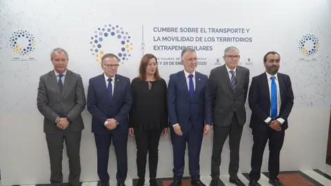 La Presidenta del Govern, Francina Armengol, junto a los Presidentes de Canarias, Ceuta y Melilla en la Cumbre que se celebra en Las Palmas. La Presidenta del Govern, Francina Armengol, junto a los Presidentes de Canarias, Ceuta y Melilla en la Cumbre que se celebra en Las Palmas.