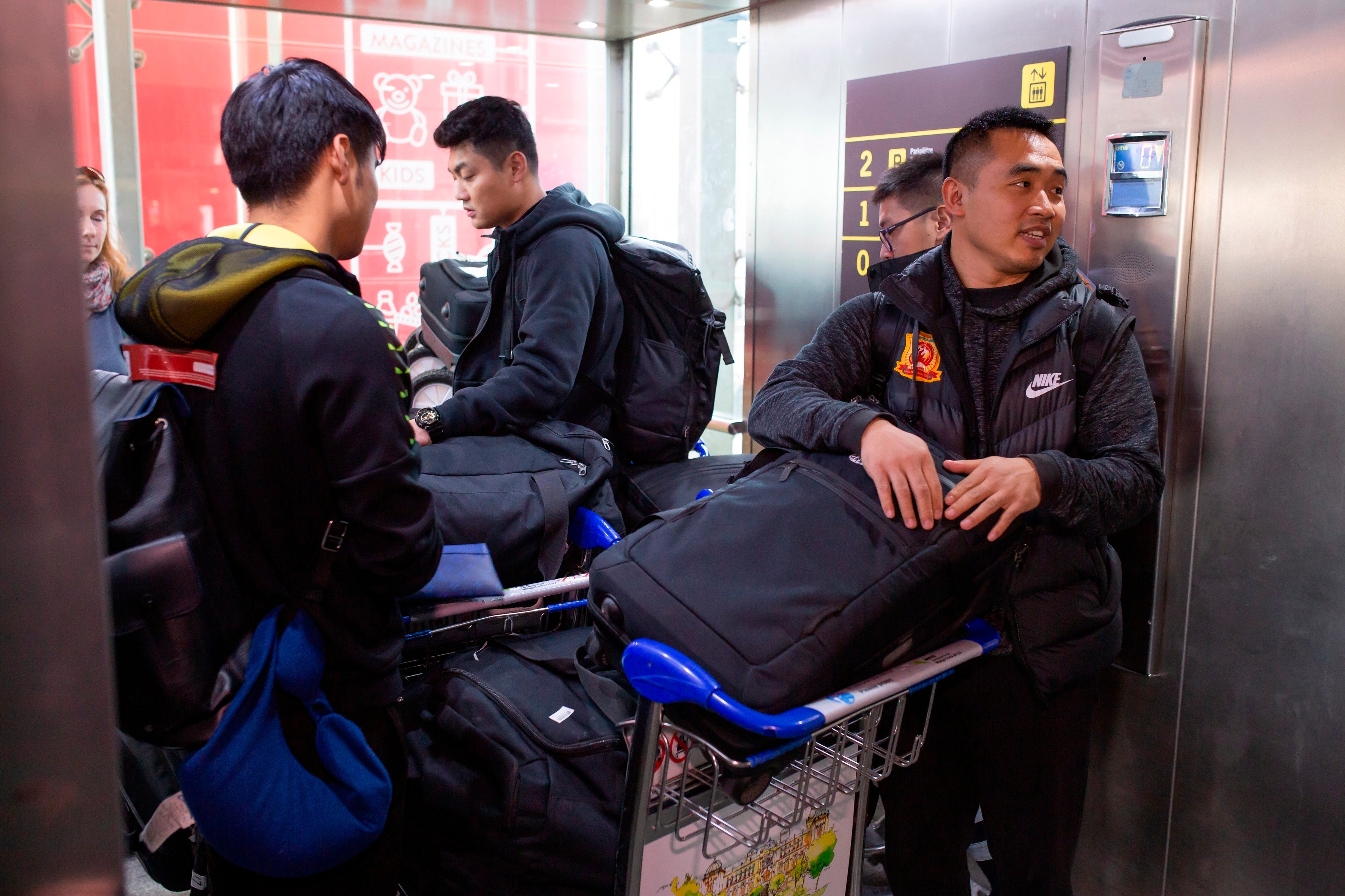 José González, entrenador del Wuhan: "No fue nada bonito ver cómo la gente nos miraba al llegar al aeropuerto" José González, entrenador del Wuhan: "No fue nada bonito ver cómo la gente nos miraba al llegar al aeropuerto"