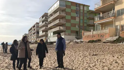 La presidenta de los populares valencianos ha recorrido el litoral de Tavernes. BONIG PLAYA