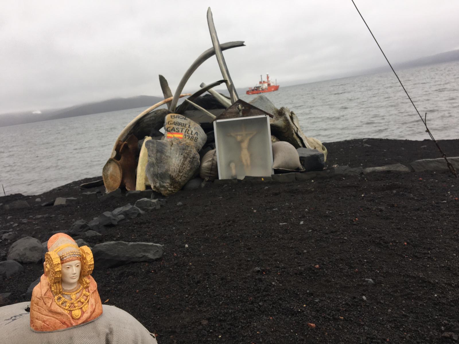 La Dama de Elche pisa tierra firme en la Antártida La Dama de Elche pisa tierra firme en la Antártida