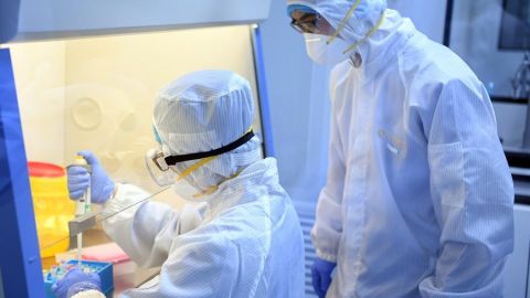 Cient&iacute;ficos chinos trabajan en un reactivo para detectar el coronavirus