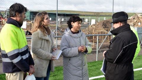 Pilar Zamor ha visitado las obras del pabell&oacute;n deportivo de Las Casas