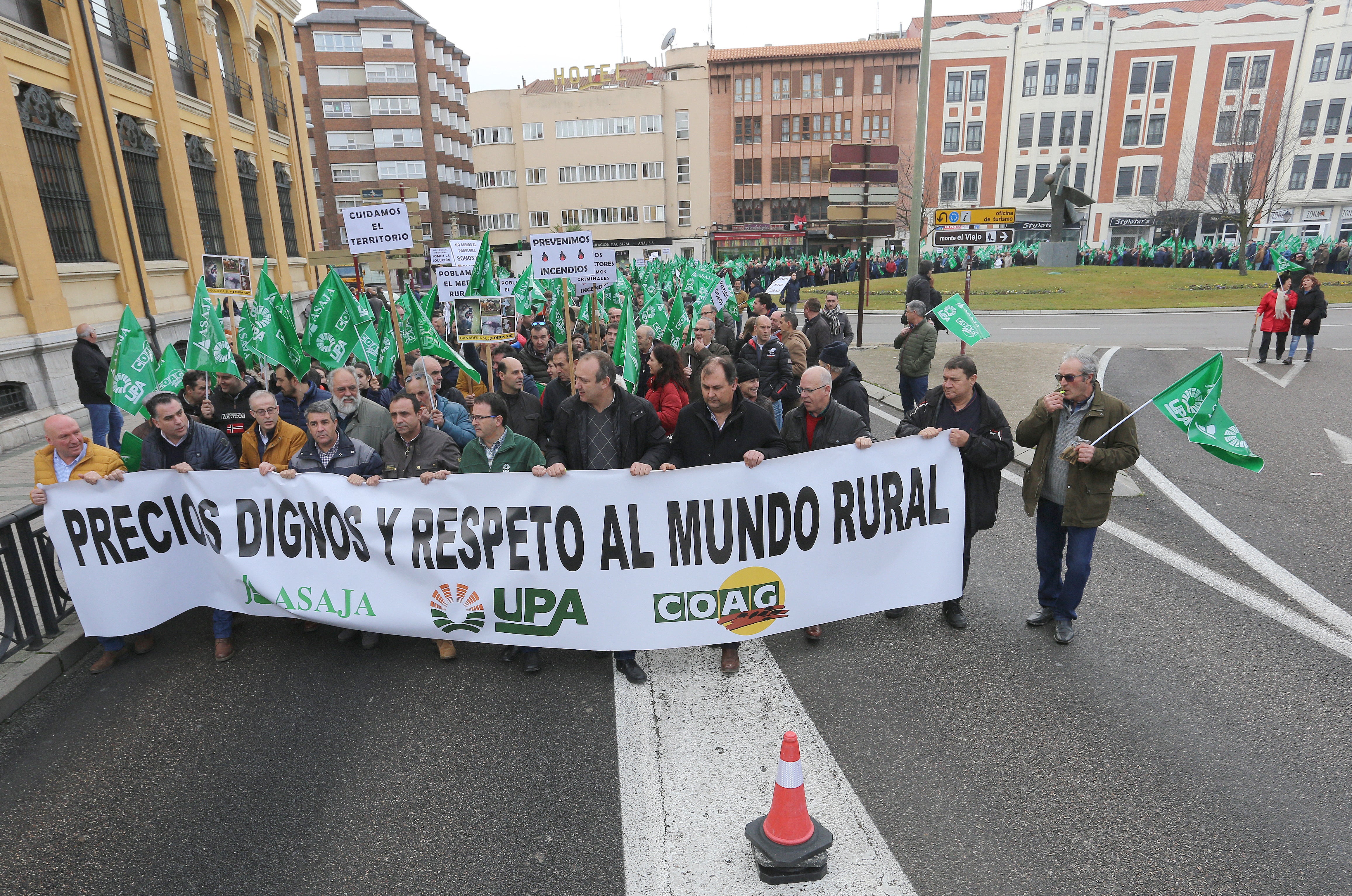 Los tractores colapsan el centro de las ciudades Los tractores colapsan el centro de las ciudades