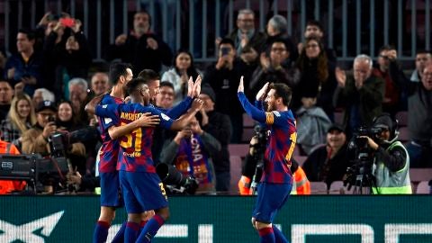 Los jugadores del Barcelona celebran un gol ante el Legan&eacute;s.