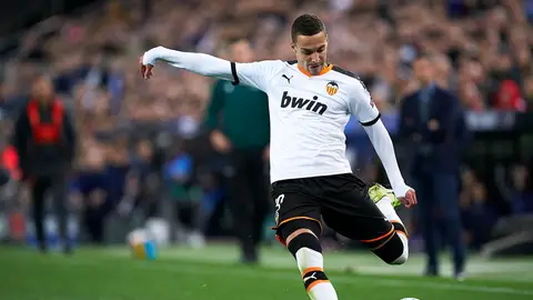 Rodrigo Moreno, durante un partido con el Valencia. Rodrigo no fichará por el Barça en el mercado de invierno