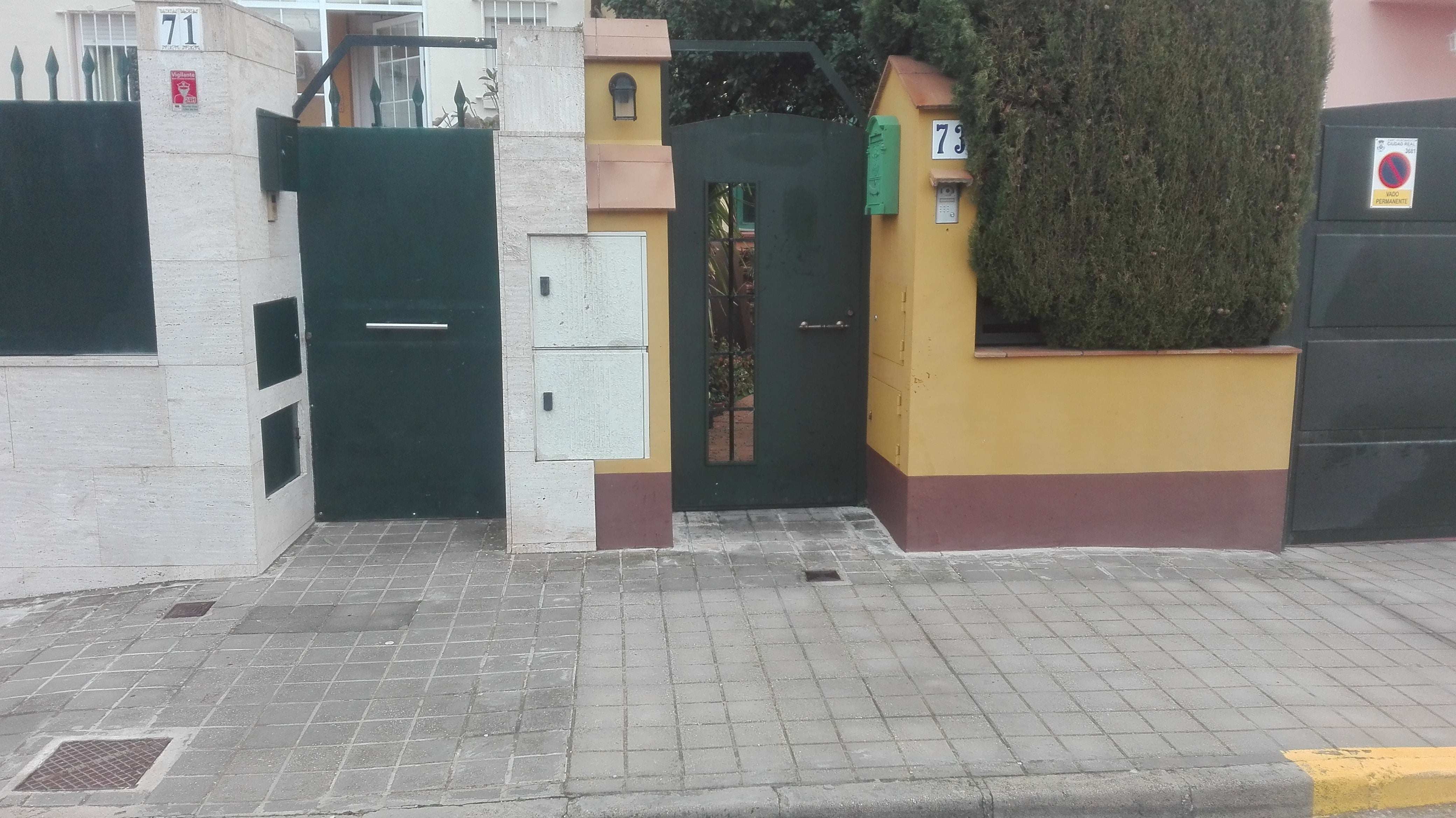 El barrio de Los Rosales, conmocionado por la muerte de un vecino tras recibir varias puñaladas El barrio de Los Rosales, conmocionado por la muerte de un vecino tras recibir varias puñaladas