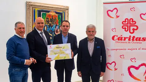 Francisco González, Javier Soto, Juan Casares e Rosendo Fernández Entrega do cheque de 740 Euros