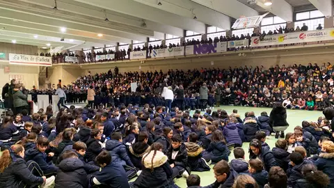 Día escolar da Non Violencia e a Paz Celebración do Día da PAZ e da NON VIOLENCIA no Polideportivo Vedruna