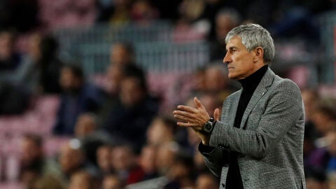 Quique Seti&eacute;n, en la banda del Camp Nou