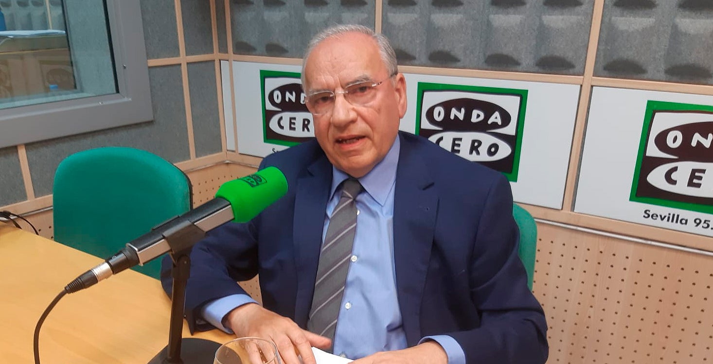 Alfonso Guerra, con Alsina: "Torra es un hombre de paja que está trastornado como el de Bruselas" Alfonso Guerra, con Alsina: "Torra es un hombre de paja que está trastornado como el de Bruselas"