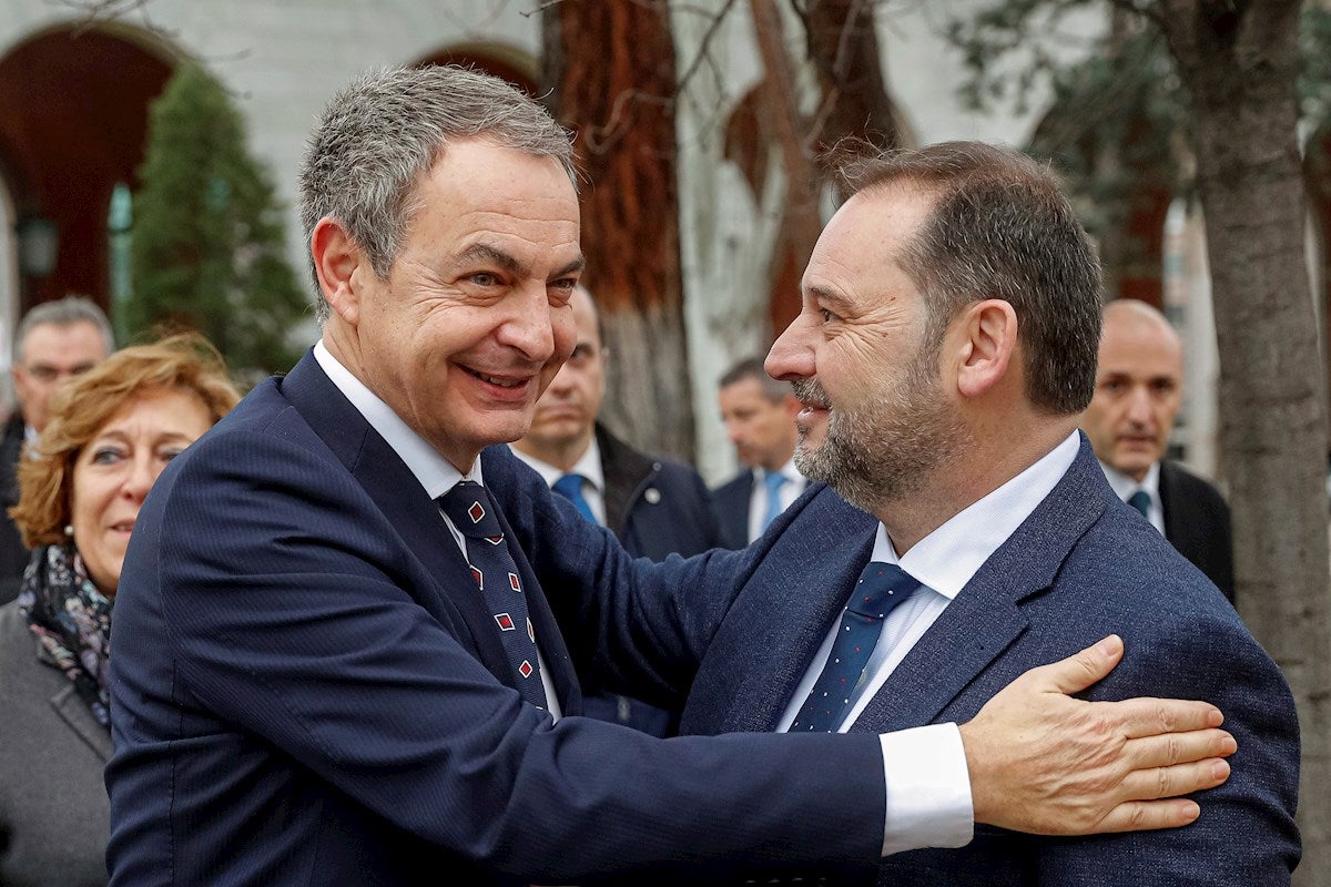 Zapatero defiende a Ábalos y la gestión del Gobierno en el 'caso Delcy': "Lo han hecho absolutamente bien" Zapatero defiende a Ábalos y la gestión del Gobierno en el 'caso Delcy': "Lo han hecho absolutamente bien"