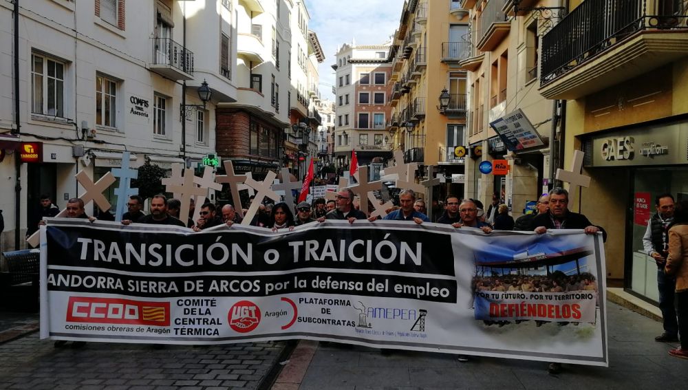 Los manifestantes por las calles de Teruel