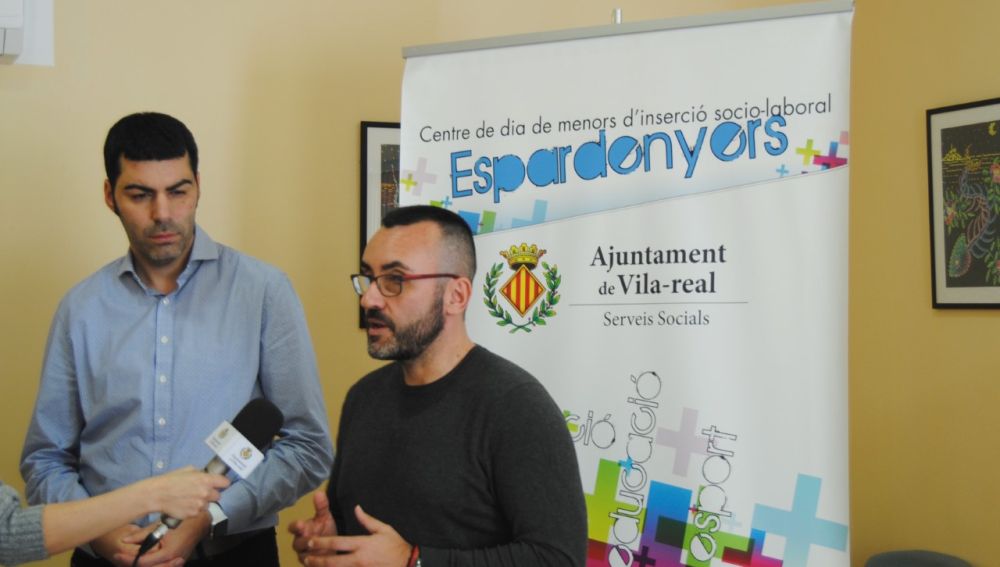 L´alcalde José Benlloch i el regidor de Serveis Socials, Àlvaro Escorihuela han visitat el centre de dia Espadenyers. 