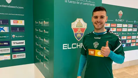 Víctor Rodríguez, en el primer entrenamiento tras su regreso al Elche CF. ELCHE CF