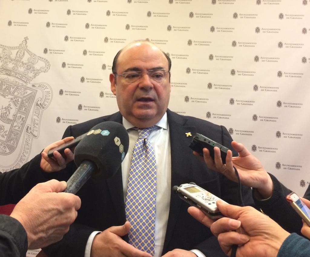 Sebastián Pérez presenta su baja en el PP tras sufrir "linchamiento político" y anuncia que peleará por una moción de censura contra Salvador Sebastián Pérez presenta su baja en el PP tras sufrir "linchamiento político" y anuncia que peleará por una moción de censura contra Salvador