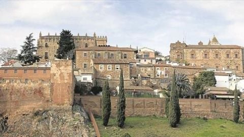 muralla de c&aacute;ceres