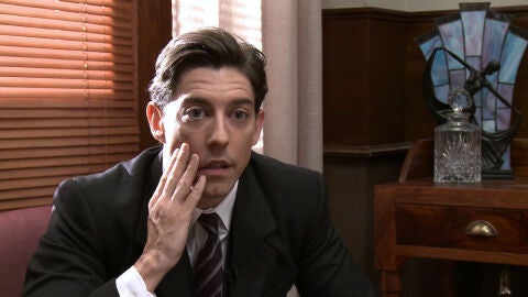 Adri&aacute;n Lastra en Velvet