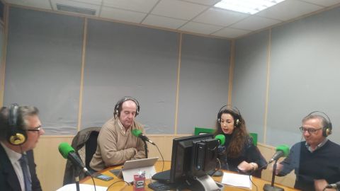 tertulia en la brujula