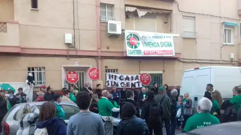 Concentración de la PAH Elche en el barrio de Carrús. Concentración de la PAH Elche en el barrio de Carrús.