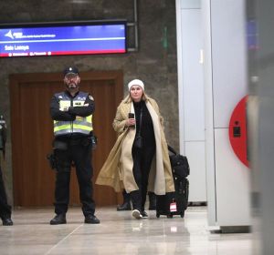 Una pasajera del vuelo de Air Canadá en Barajas Una pasajera del vuelo de Air Canadá en Barajas