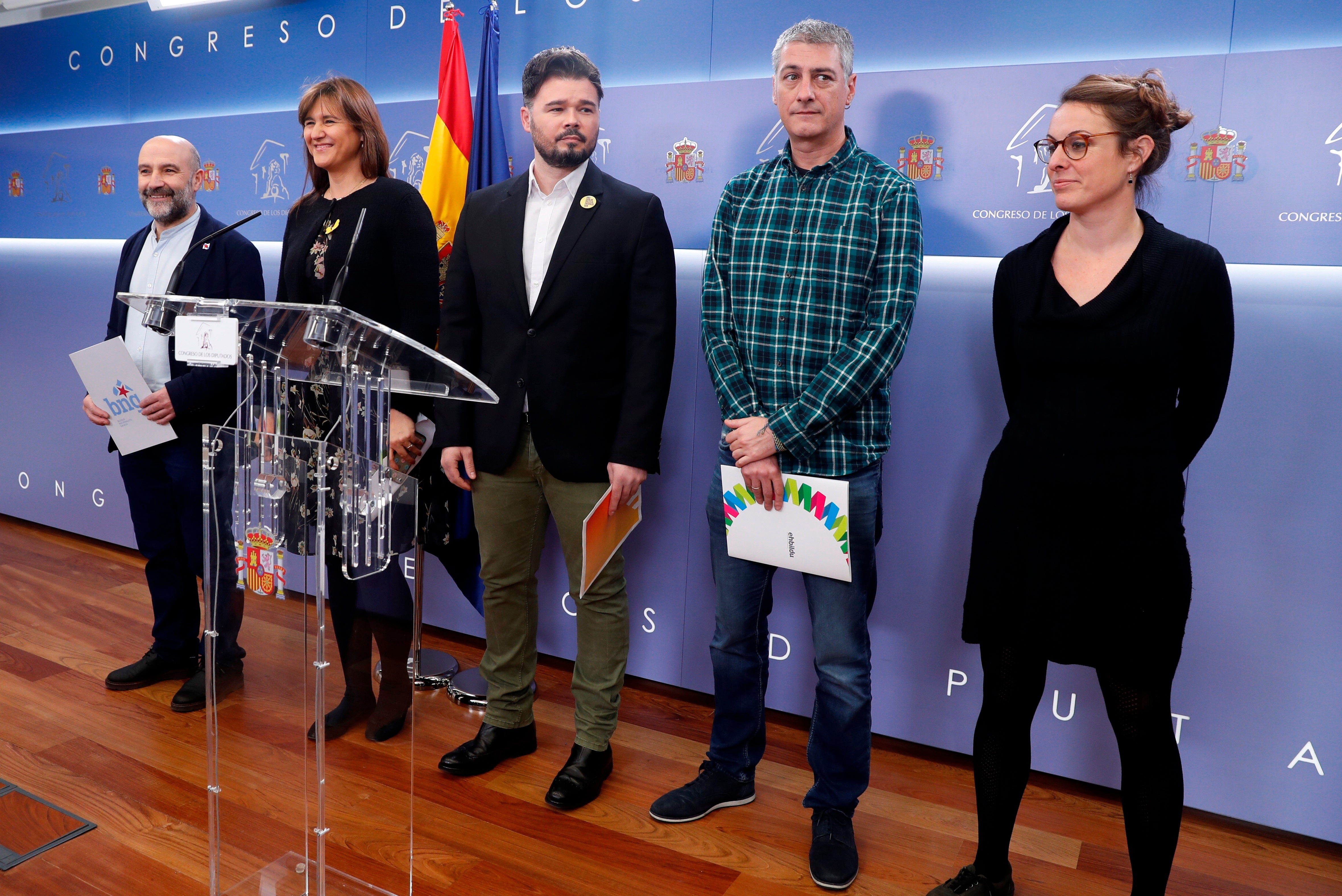 Los partidos independentistas rechazan la presencia de Felipe VI en el Congreso y piden que no ejerza tutela sobre las Cortes Los partidos independentistas rechazan la presencia de Felipe VI en el Congreso y piden que no ejerza tutela sobre las Cortes