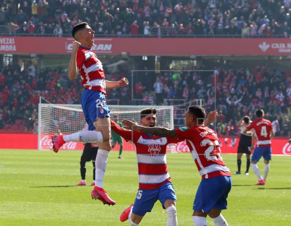 El Granada CF vence al Espanyol se aleja del descenso y piensa ya en el Valencia. Onda Deportiva Granada 03/02/2020 El Granada CF vence al Espanyol se aleja del descenso y piensa ya en el Valencia. Onda Deportiva Granada 03/02/2020