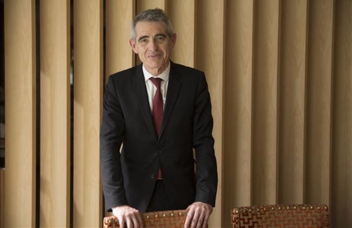 Letrado del Parlament: "La condición de diputado no es necesariamente exigible para ser presidente de la Generalitat." Letrado del Parlament: "La condición de diputado no es necesariamente exigible para ser presidente de la Generalitat."