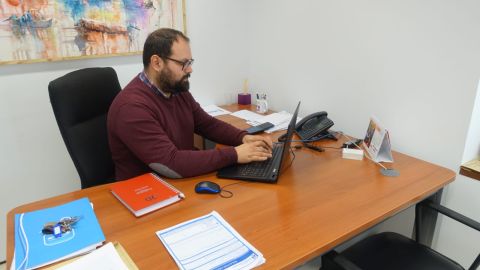 Javier Bello, en su despacho