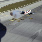 Un avión despega en el Aeropuerto de Barajas