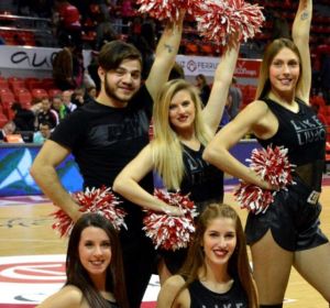 Joel, 'cheerleader' del Basket Zaragoza. Joel, 'cheerleader' del Basket Zaragoza.