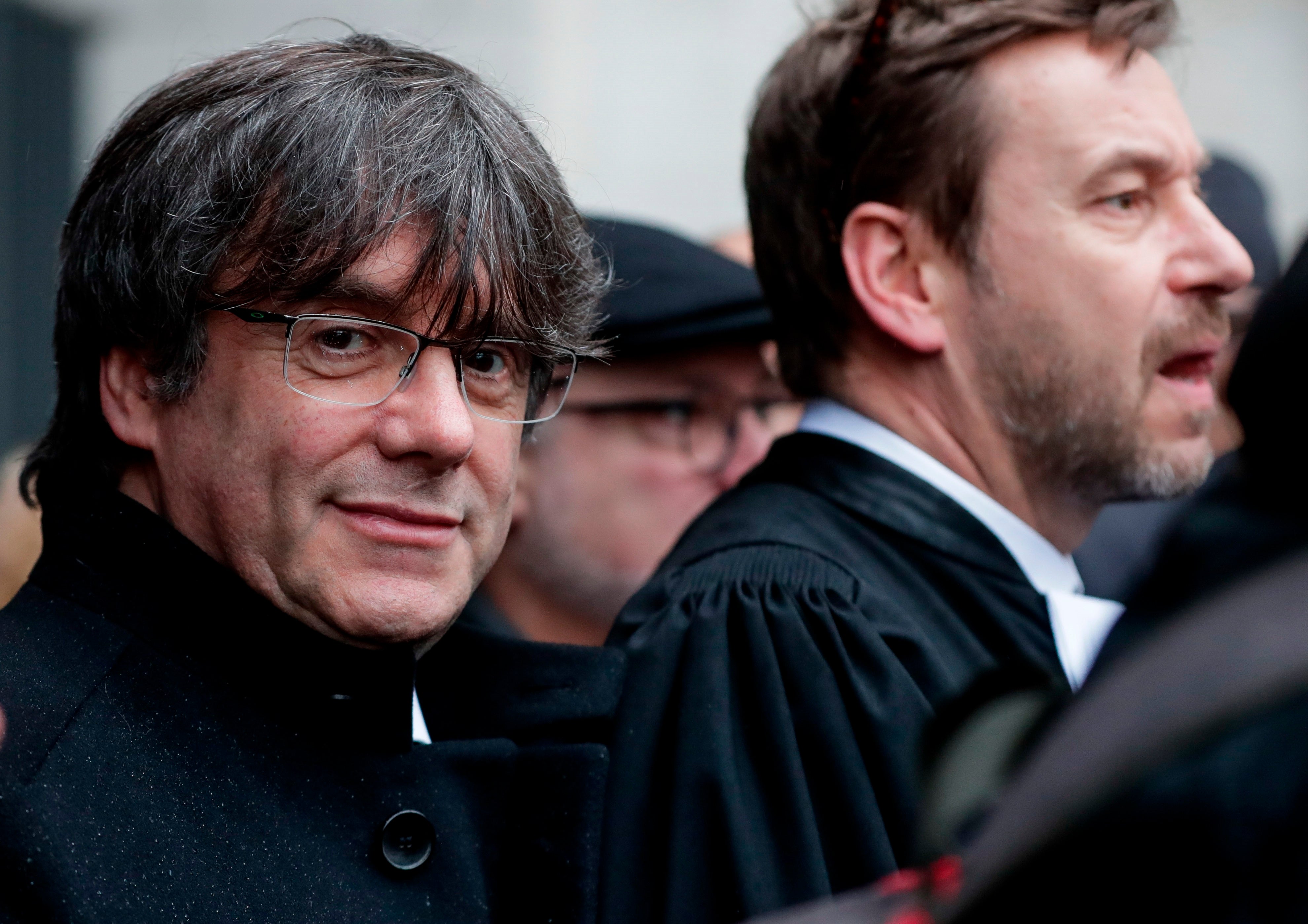 Puigdemont paga su fianza de 4,1 millones de euros gracias a la solidaridad ciudadana Puigdemont paga su fianza de 4,1 millones de euros gracias a la solidaridad ciudadana
