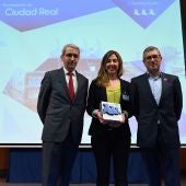 Mariana Boadella recogió las 3 Pajaritas Azules del Ayuntamiento de C.Real