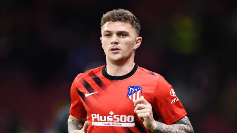 Trippier durante el calentamiento de un partido en el Wanda Metropolitano