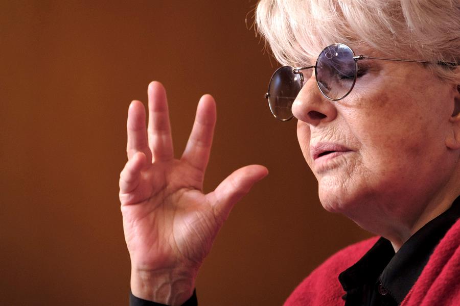 Lola Herrera: "Es una suerte que a mi edad aún pueda estar encima de un escenario" Lola Herrera: "Es una suerte que a mi edad aún pueda estar encima de un escenario"